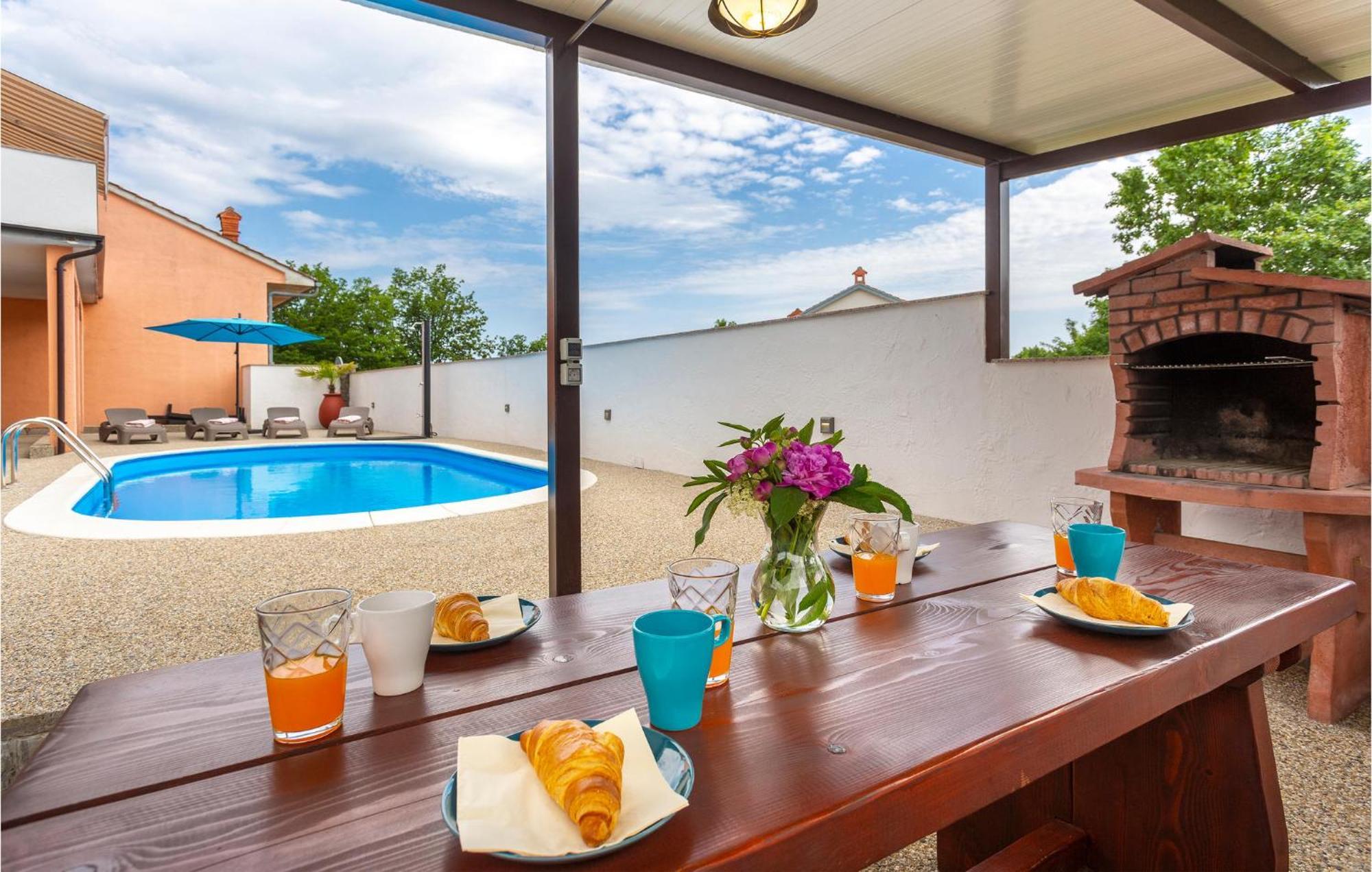 Stunning Apartment In Matulji Esterno foto